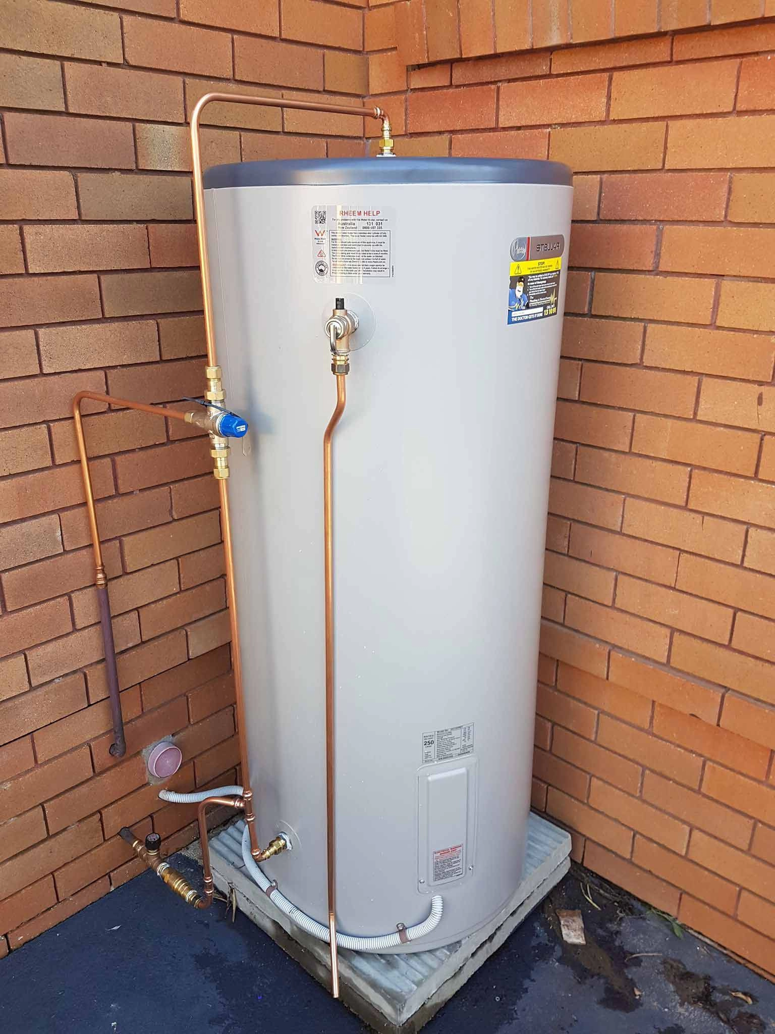 https://proximityplumbing.com.au/upload/image-gallery/gas-vs-electric-hot-water-heater1680843532529.webp